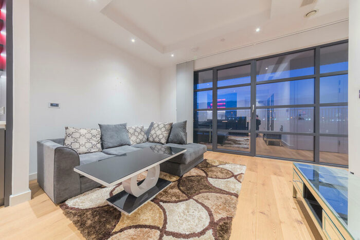 1 Bedroom Apartment To Rent In Bridgewater House, Lookout Lane, London City Island, London, E14