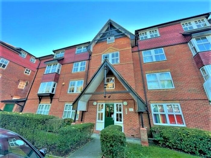 2 Bedroom Flat To Rent In Bramber Court, Bow Arrow Lane, Dartford, Kent, DA1