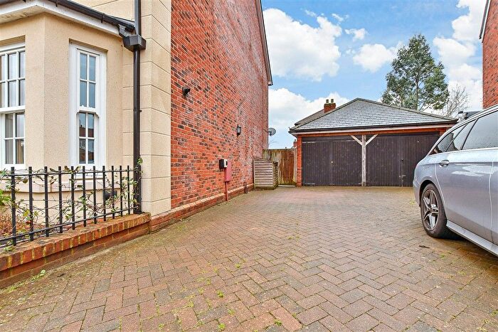 4 Bedroom Semi-Detached House For Sale In Holdstock Road, Tenterden, Kent, TN30