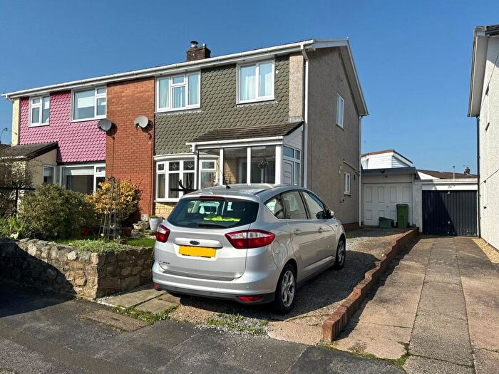 3 Bedroom Semi-Detached House For Sale In Midfield Estate, Penperlleni, Pontypool, NP4
