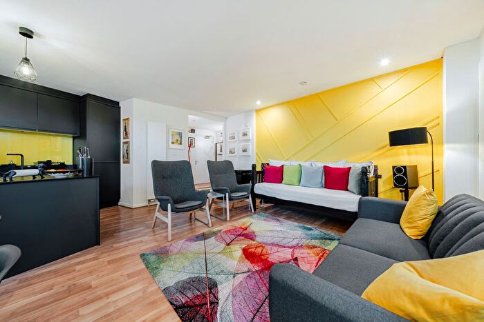 2 Bedroom Flat For Sale In West Parkside, Greenwich Peninsula, SE10