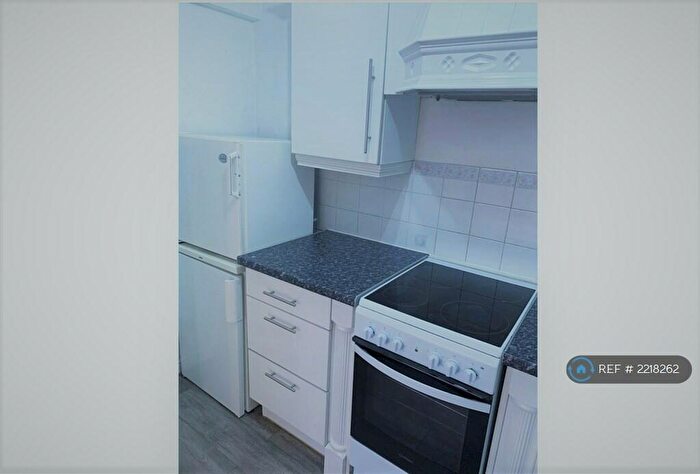 1 Bedroom Flat To Rent In Woodland Grove, Epping, CM16