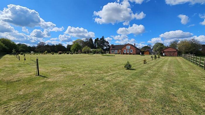 5 Bedroom Detached House For Sale In Grantham Road, Whatton In The Vale, Nottingham, NG13