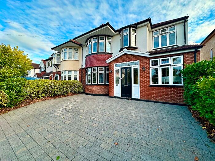 4 Bedroom Semi-Detached House For Sale In Gaynes Park Road, Upminster, RM14