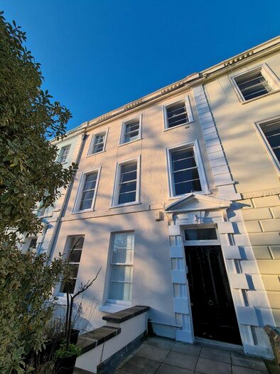 3 Bedroom Maisonette To Rent In Sutherland House &#; First Floor Maisonette, BS8