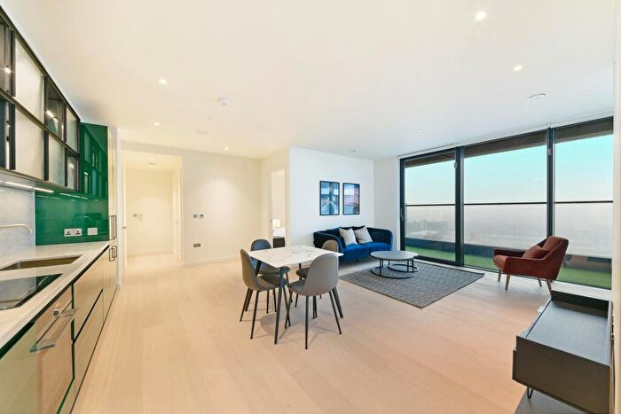 2 Bedroom Apartment To Rent In Bagshaw Building, Wardian, Canary Wharf, E14