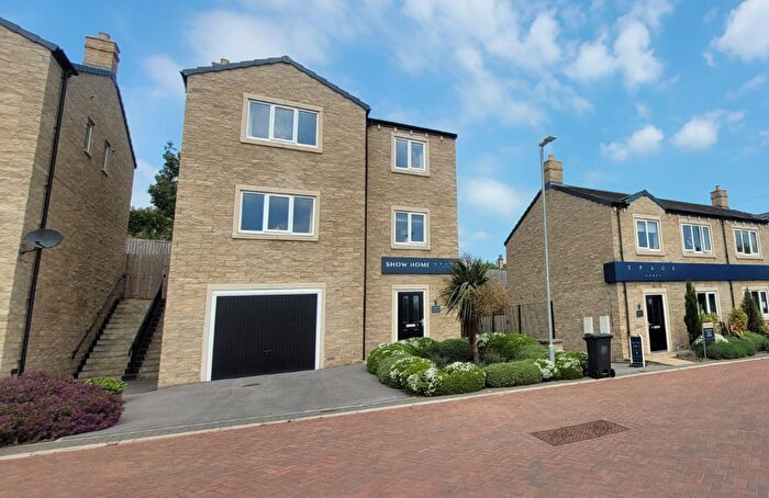 4 Bedroom Detached House For Sale In Delf Hill, Rastrick, HD6