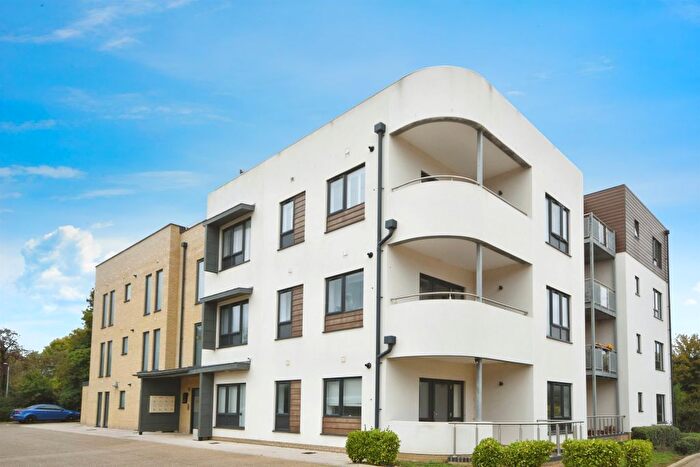 2 Bedroom Flat For Sale In Waltham Glen, Moulsham Lodge, Chelmsford, CM2