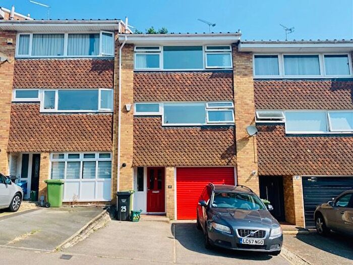 3 Bedroom Town House To Rent In Chapel Court, Billericay, CM12