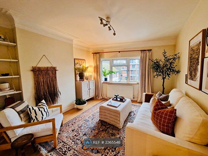 1 Bedroom Flat To Rent In Chorleywood, Chorleywood, WD3