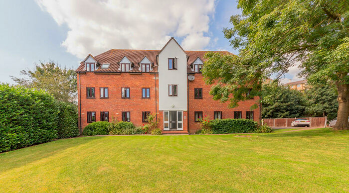 2 Bedroom Apartment To Rent In Mill Court, Braintree, CM7