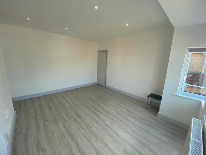 1 Bedroom Flat To Rent In North Street, Hornchurch, RM11