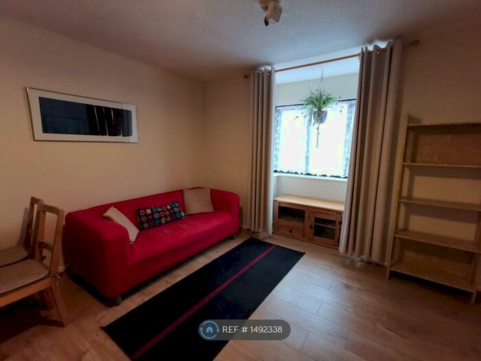 1 Bedroom Flat To Rent In Priors Court, Reading, RG1