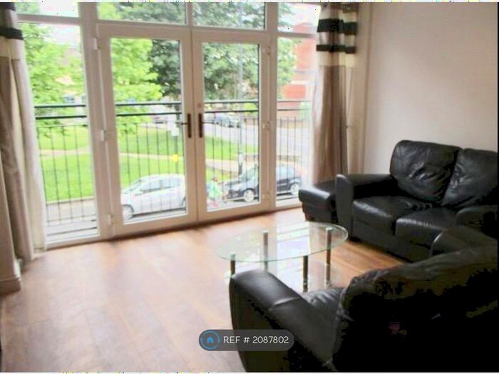 2 Bedroom Flat To Rent In Ashley House, Bristol, BS2