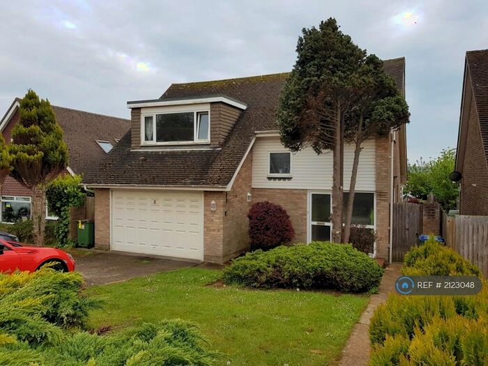 3 Bedroom Detached House To Rent In Lexden Drive, Seaford, BN25