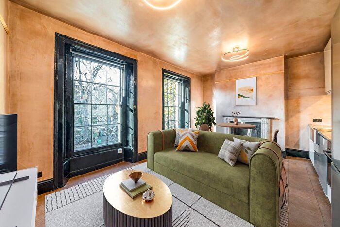 3 Bedroom Maisonette To Rent In Camberwell New Road, Oval, SE5