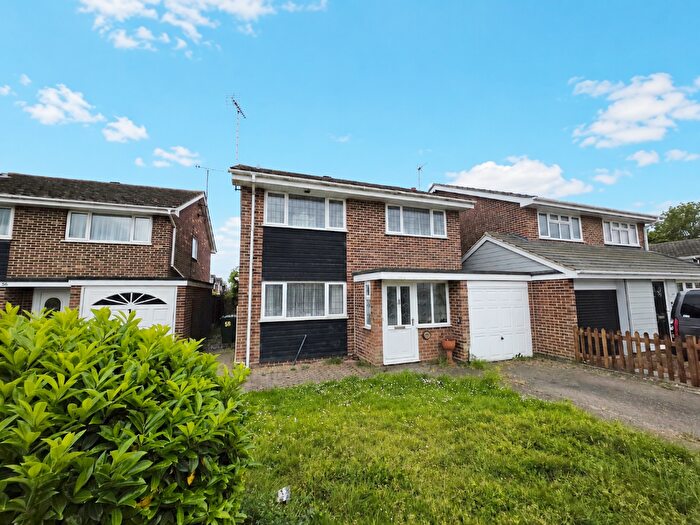4 Bedroom Link Detached House For Sale In Maple Way, Burnham-On-Crouch, Essex, CM0