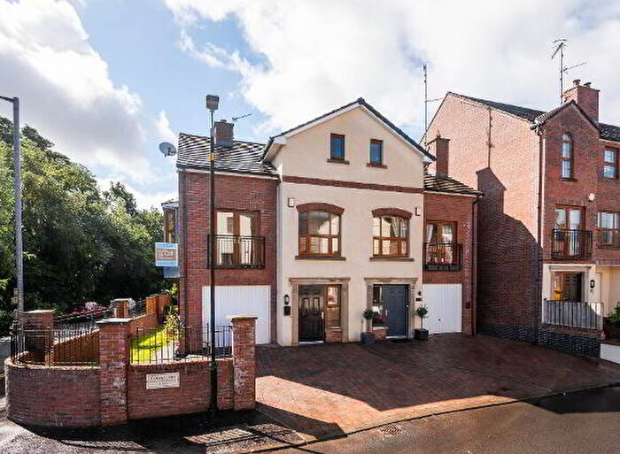 3 Bedroom End TownHouse For Sale In Cutters Lane, Belfast, BT9