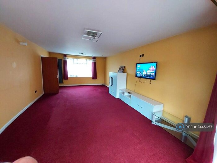 3 Bedroom Detached House To Rent In Craigmore Avenue, Bletchley, Milton Keynes, MK3