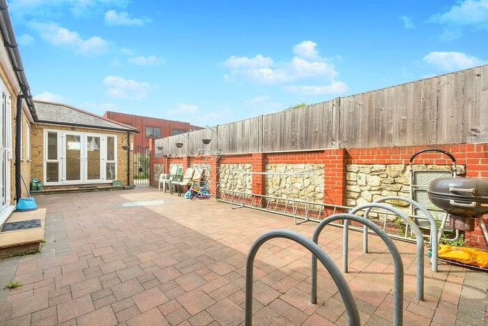 1 Bedroom Flat To Rent In Marsham Street, Maidstone, Kent, ME14