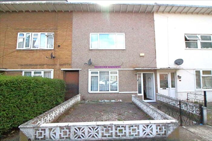 4 Bedroom Terraced House To Rent In Duckett Street, Stepney Green, E1