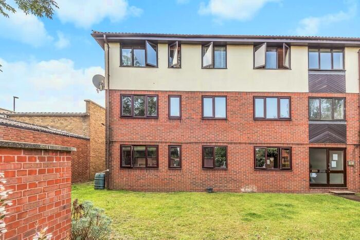 2 Bedroom Flat To Rent In Scotts Avenue, Sunbury On Thames, TW16