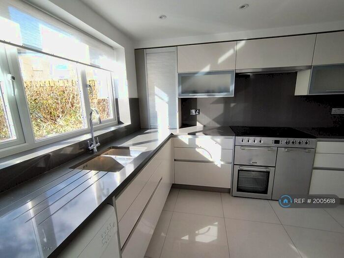 1 Bedroom Flat To Rent In South Morgan Pl (Wellington St), Cardiff, CF11