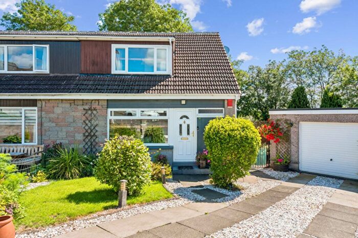 3 Bedroom Semi-Detached House For Sale In The Hennings, Sauchie, FK10