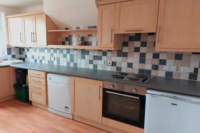 3 Bedroom Maisonette To Rent In Bath Road, Bristol, BS31