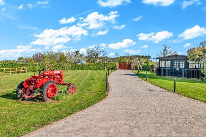 4 Bedroom Barn Conversion For Sale In Home Farm Courtyard, Castle Donington, Derby, DE74
