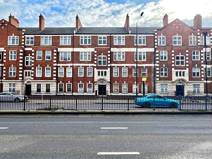 3 Bedroom Flat To Rent In Talgarth Road, London, W14