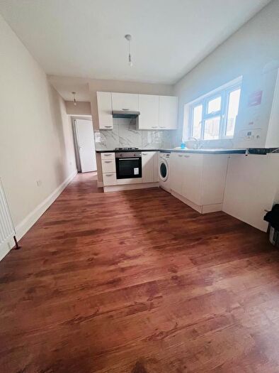 3 Bedroom Flat To Rent In Wakefield Street, London, E6