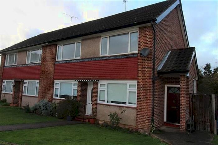 2 Bedroom Maisonette To Rent In Cedar Close, Borehamwood, WD6