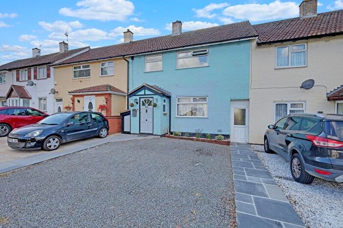 3 Bedroom Semi Detached House For Sale In Redgrave Road, Basildon, Essex, SS16