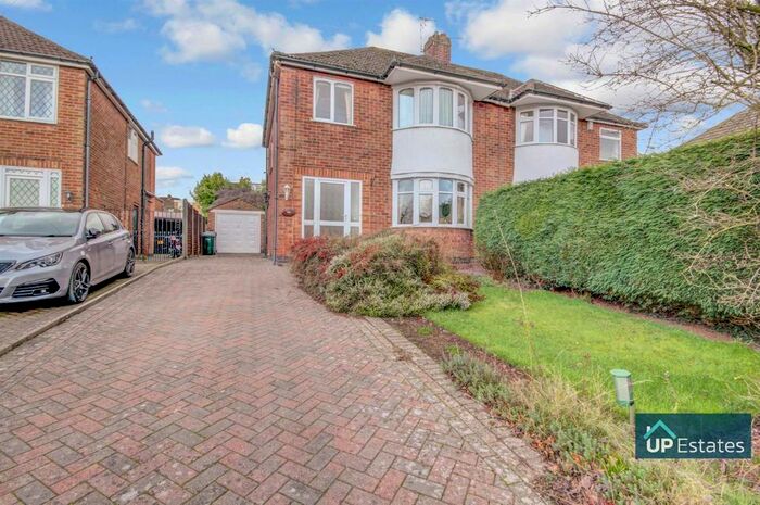 3 Bedroom Semi-Detached House For Sale In Worsfold Close, Allesley, Coventry, CV5