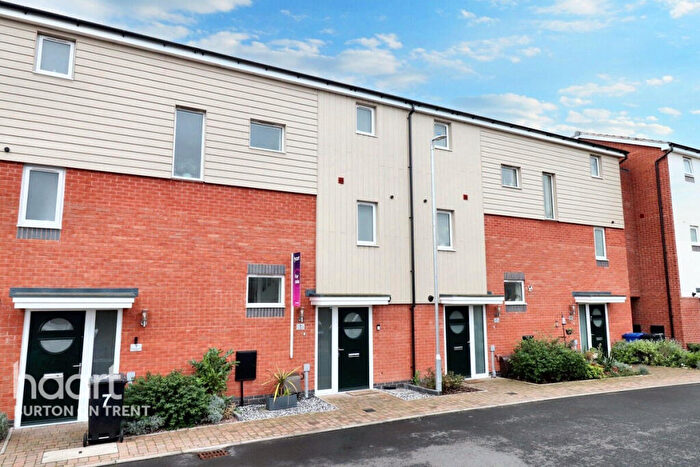 3 Bedroom Town House For Sale In Brockmoor Close, Burton-On-Trent, DE14