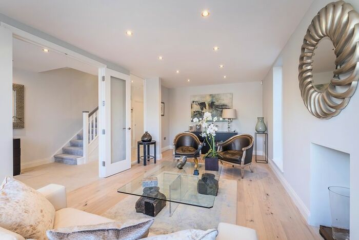 5 Bedroom Semi-Detached House To Rent In Thetford Road, New Malden, KT3