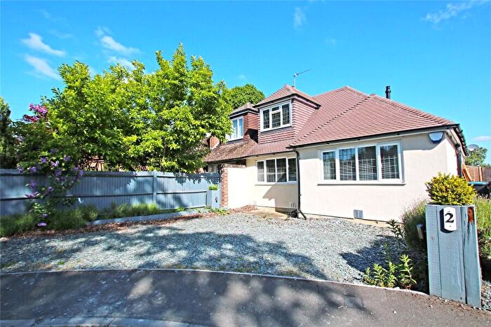 3 Bedroom Chalet To Rent In Byfleet, Surrey, KT14