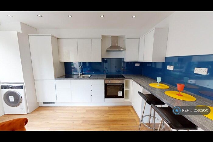 4 Bedroom Flat To Rent In Helston, London, NW1