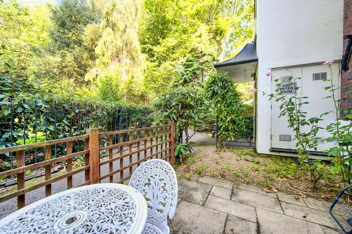 2 Bedroom Flat To Rent In Brompton Park Crescent, Fulham Broadway, London, SW6