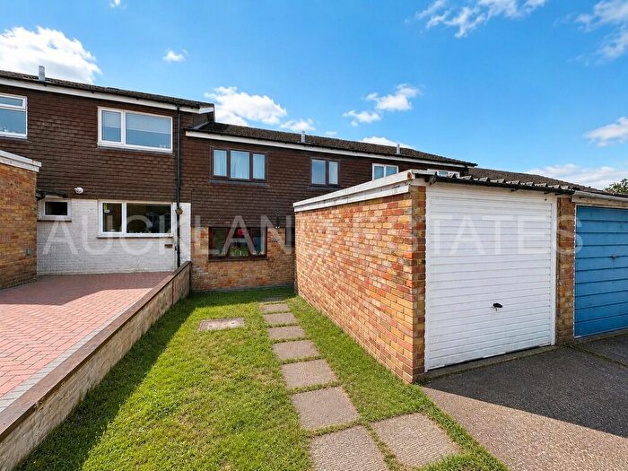 3 Bedroom Terraced House For Sale In Kimptons Mead, Potters Bar, EN6
