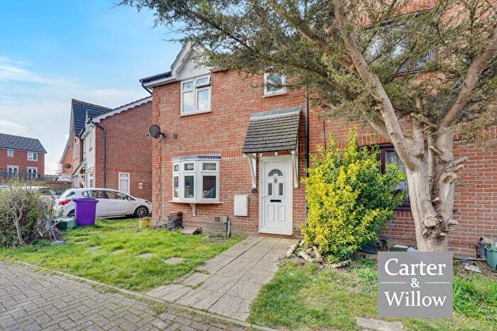 3 Bedroom Semi Detached House For Sale In Heathfield Park Drive, Romford, RM6