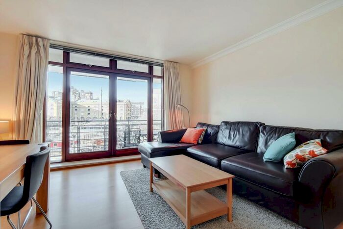 2 Bedroom Flat To Rent In Star Place, St Katharine Docks, London, E1W