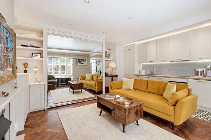 1 Bedroom End Of Terrace House To Rent In Stratford Road, Earls Court, W8