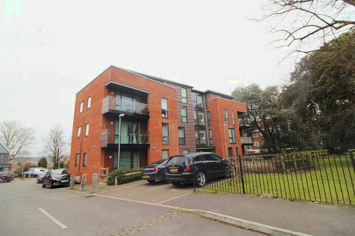 2 Bedroom Flat To Rent In Alleyne Close, Reading, RG1