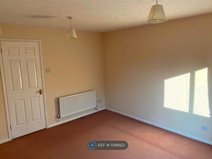 2 Bedroom Terraced House To Rent In Stranraer Gardens, Slough, SL1