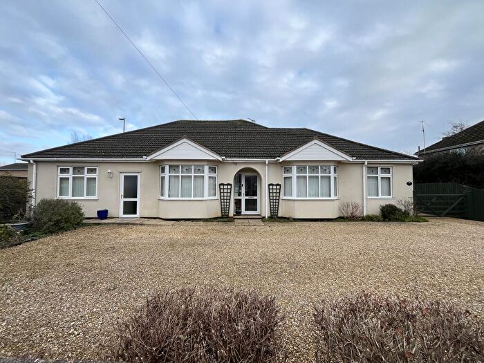 4 Bedroom Bungalow For Sale In Godsey Lane, Market Deeping, Peterborough, PE6