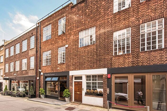 1 Bedroom Flat To Rent In Bruton Place, Mayfair, W1J