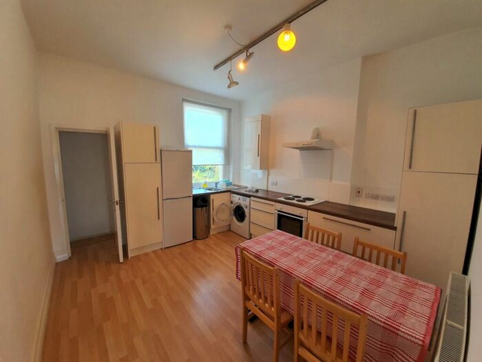 2 Bedroom Flat To Rent In Westbere Road, West Hampstead, NW2