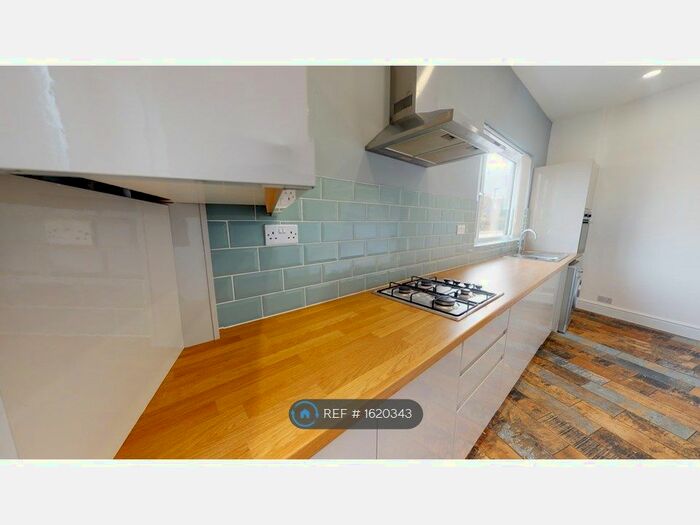 2 Bedroom Flat To Rent In St. Michaels Avenue North, South Shields, NE33